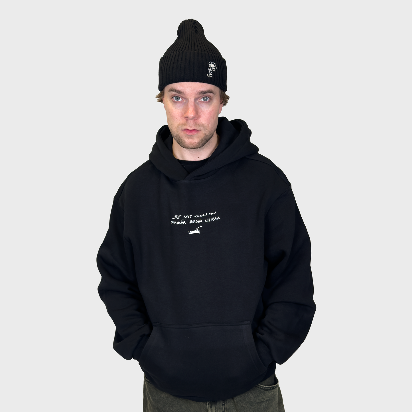 TYHMÄÄ JAKSAA LIIKAA HUPPARI